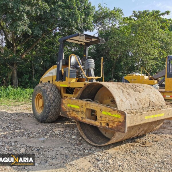 Vibrocompactador usado 2006 CATERPILLAR CS533E TM1126 (14)