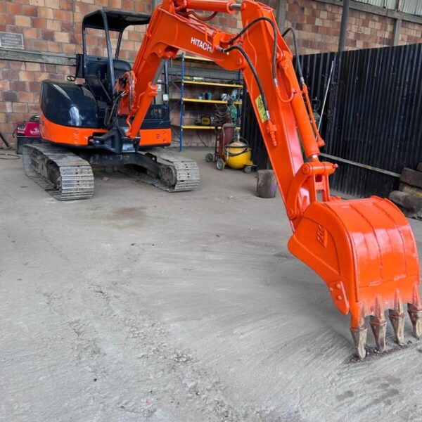 excavadora usada 2006 HITACHI ZX50U-2 tm1299 (1)