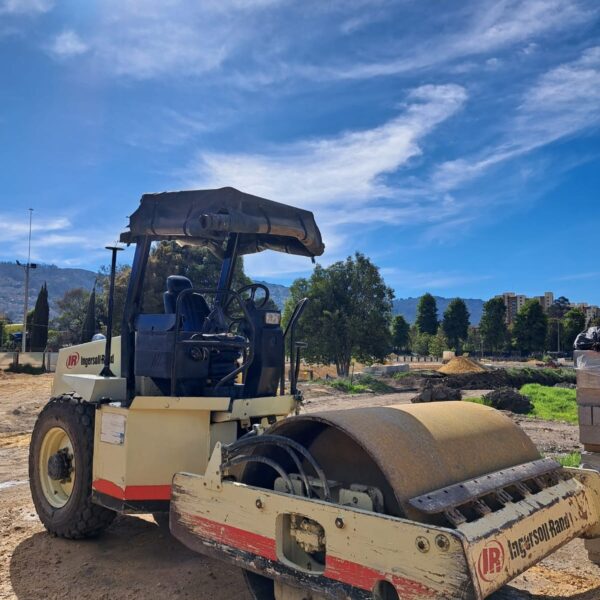 vibrocompactador usado 2003 INGERSOLL RAND SD70D tm0925 (4)