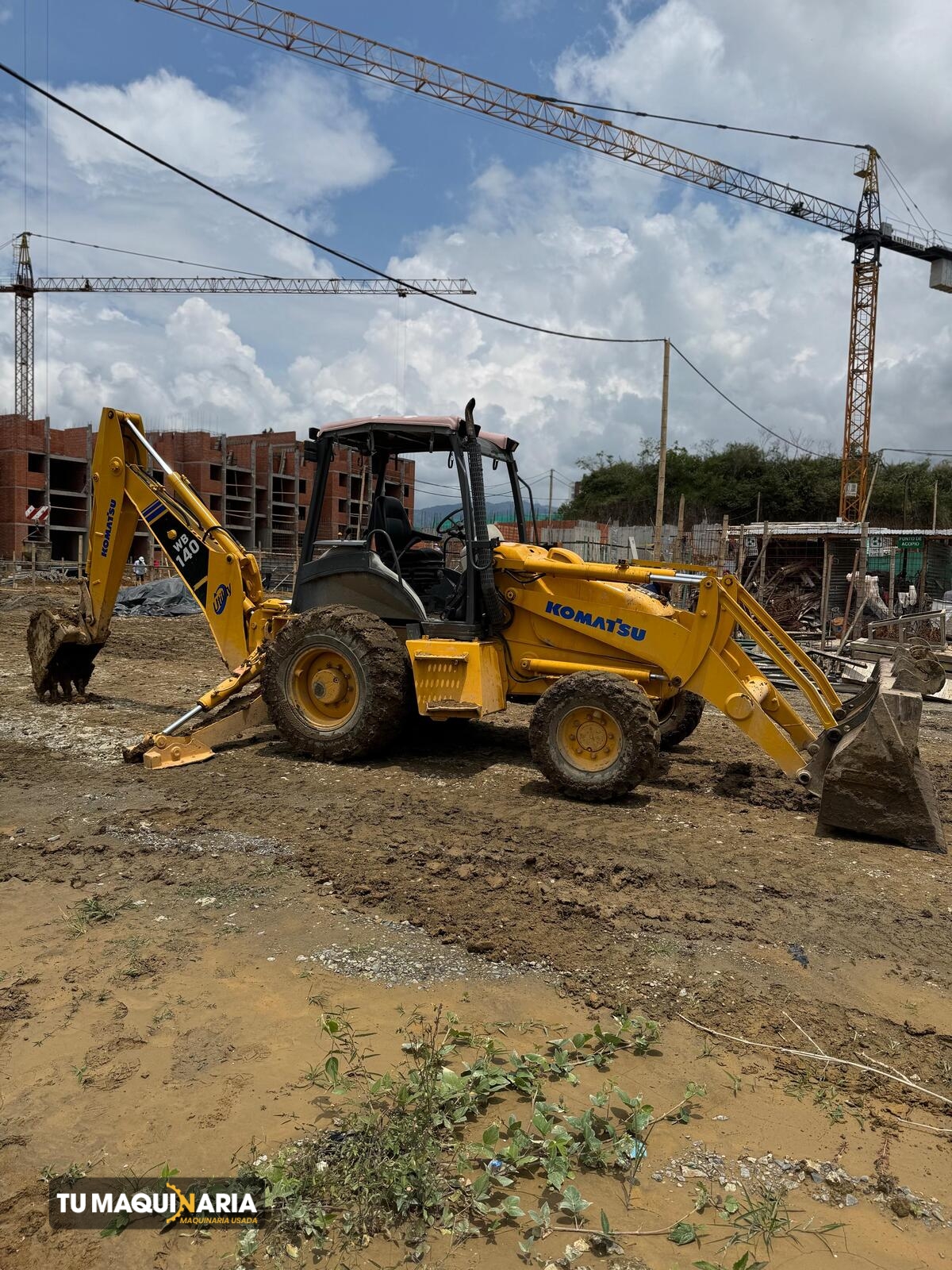 Retrocargador usado 2003 komatsu wb140-2 tm1453