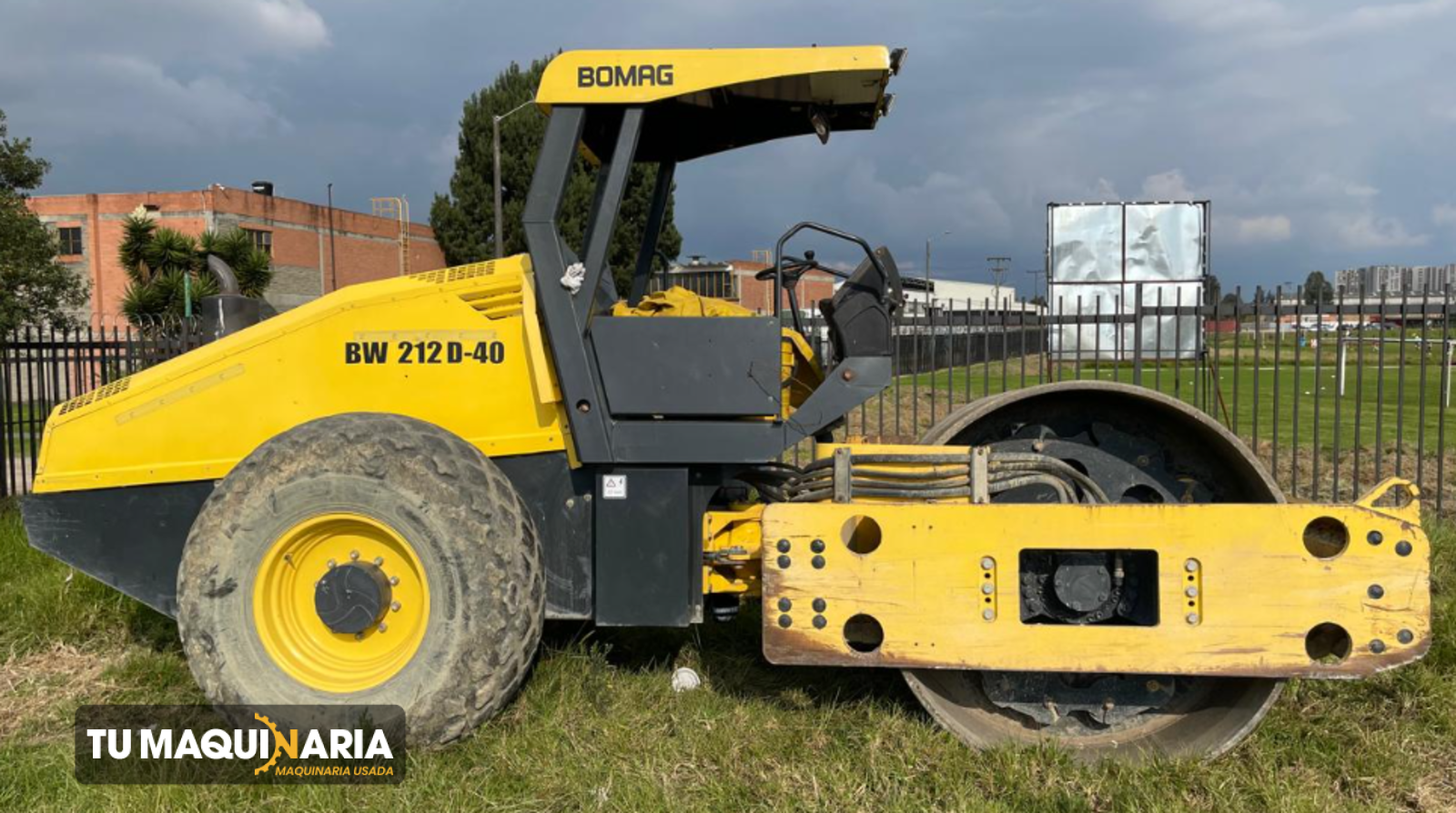 Vibrocompactador usado 2011 bomag bw212d-40 tm1470 (1)