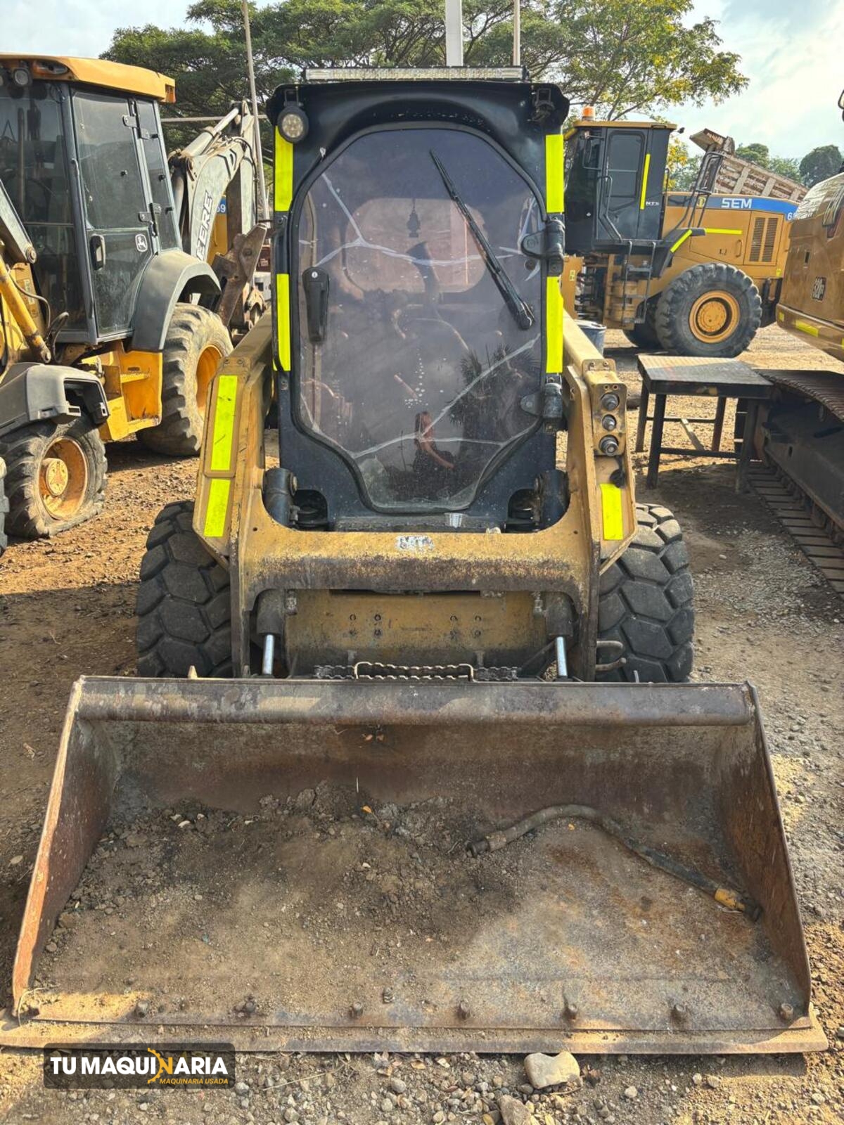 minicargador usado 2020 caterpillar 323d3 tm1433 (2)