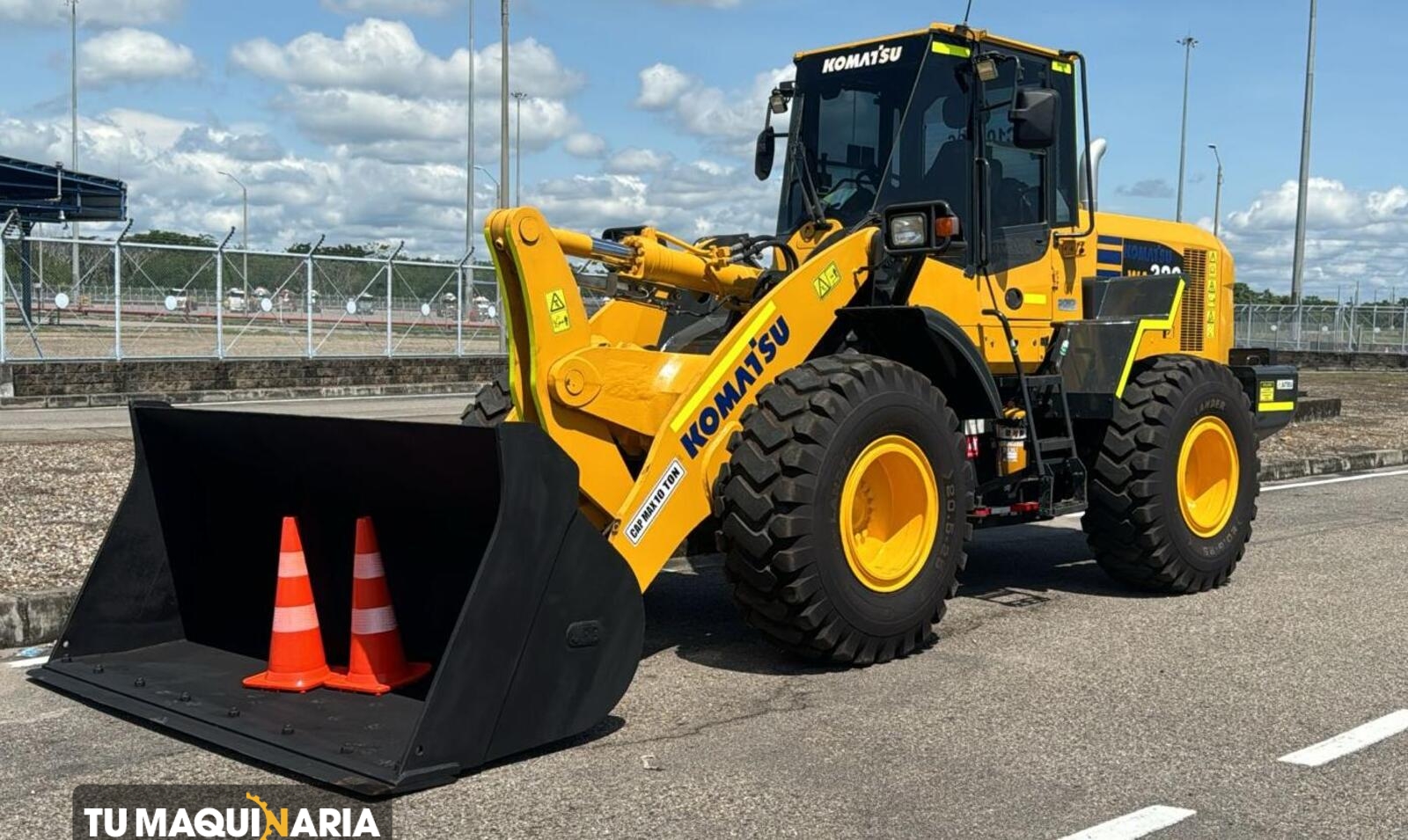 cargador usado 2015 KOMATSU WA320 tm1649 (1) 2015 KOMATSU WA320 - Imagen 1