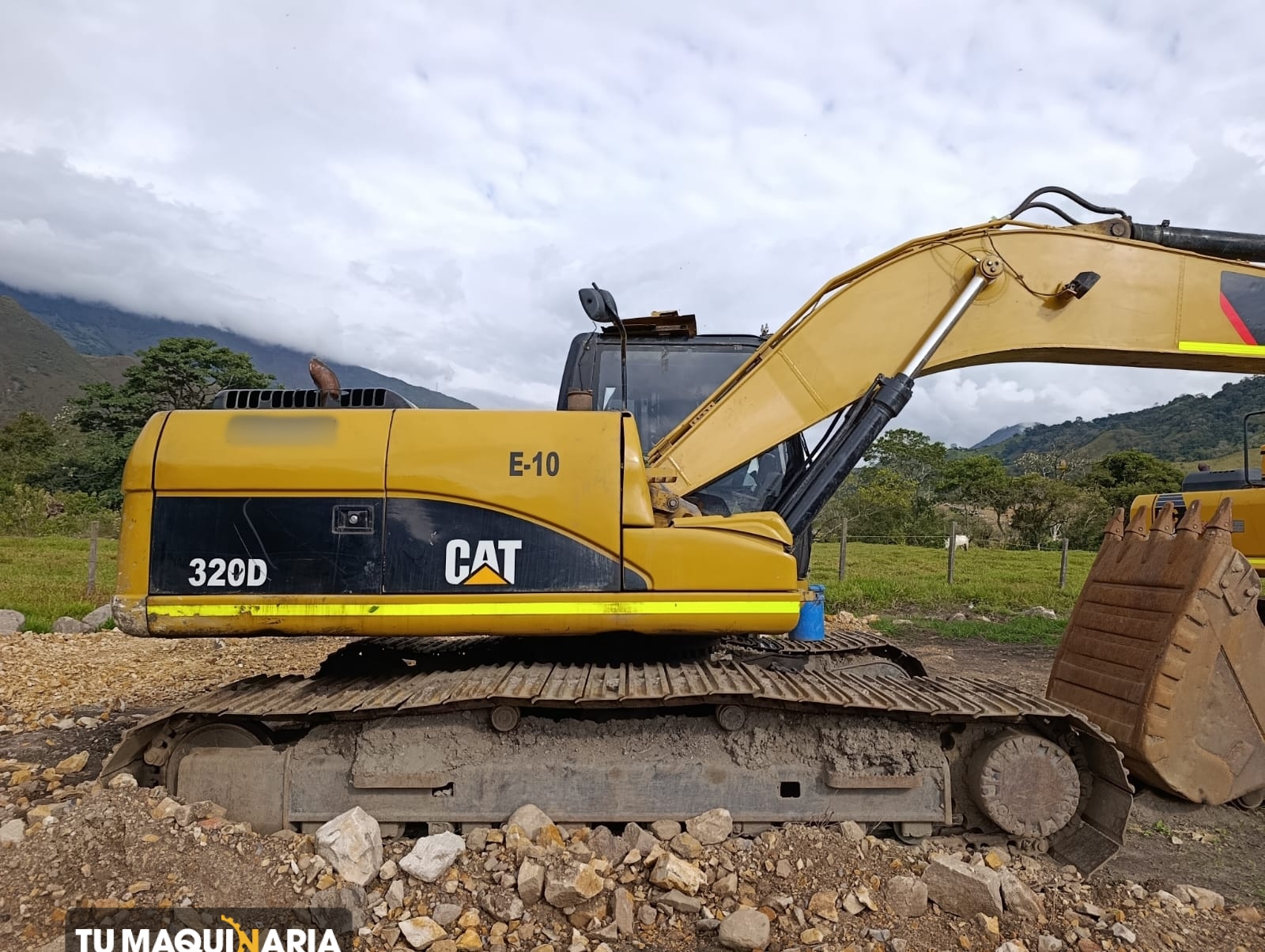 excavadora usada 2010 CATERPILLAR 320DL tm1610 (1) 2010 CATERPILLAR 320DL - Imagen 1